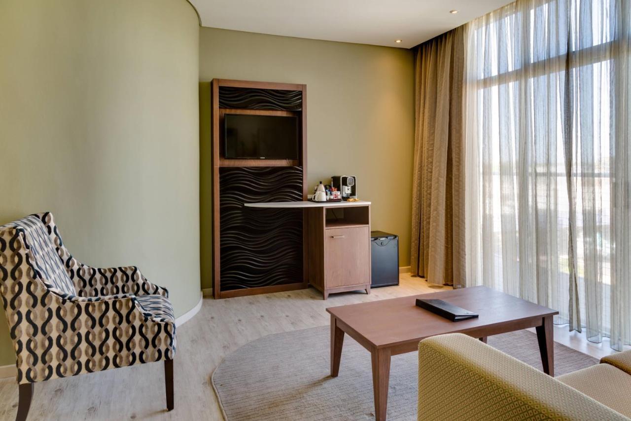 Protea Hotel By Marriott Апингтон Экстерьер фото